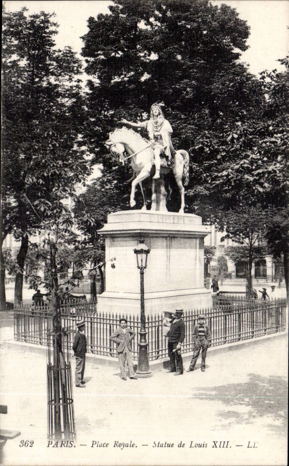 CPA Paris Places Royal Statue of Louis XIII