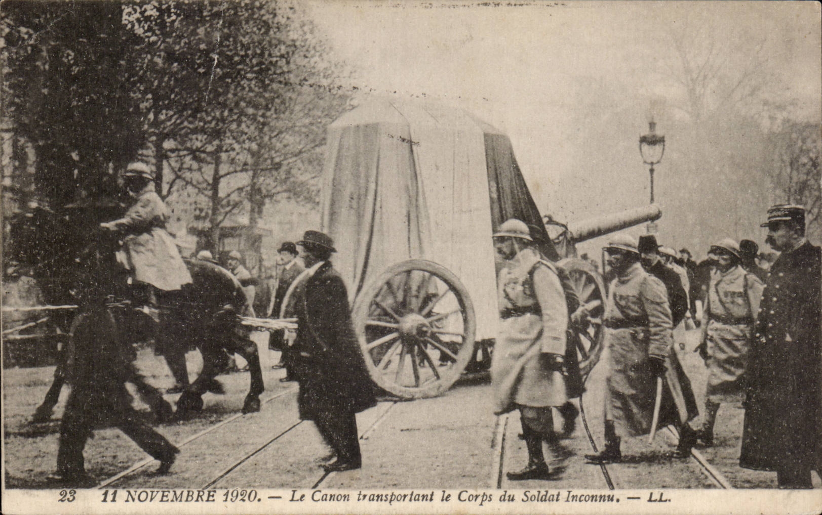 CPA Paris November 11th 1920 the gun transporting the body of the Militaria unknown soldier
