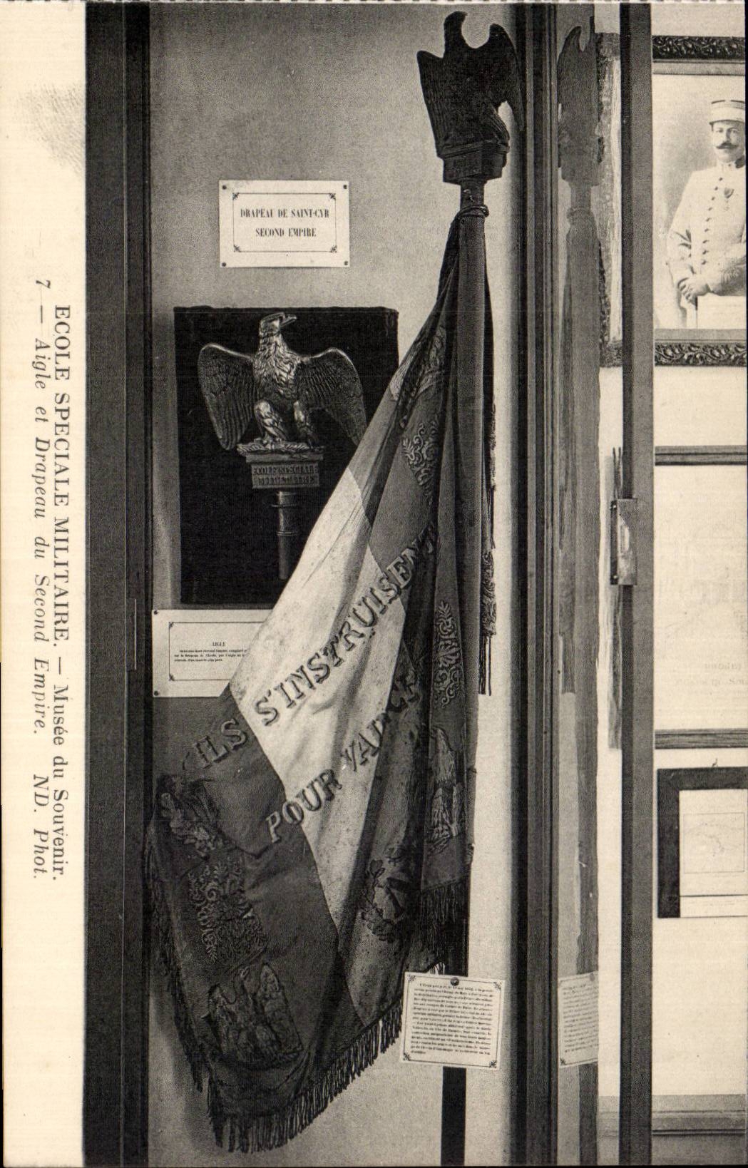 Saint Cyr - Ecole Speciale Militaire - Aigle et Drapeau du Second Empire - CPA