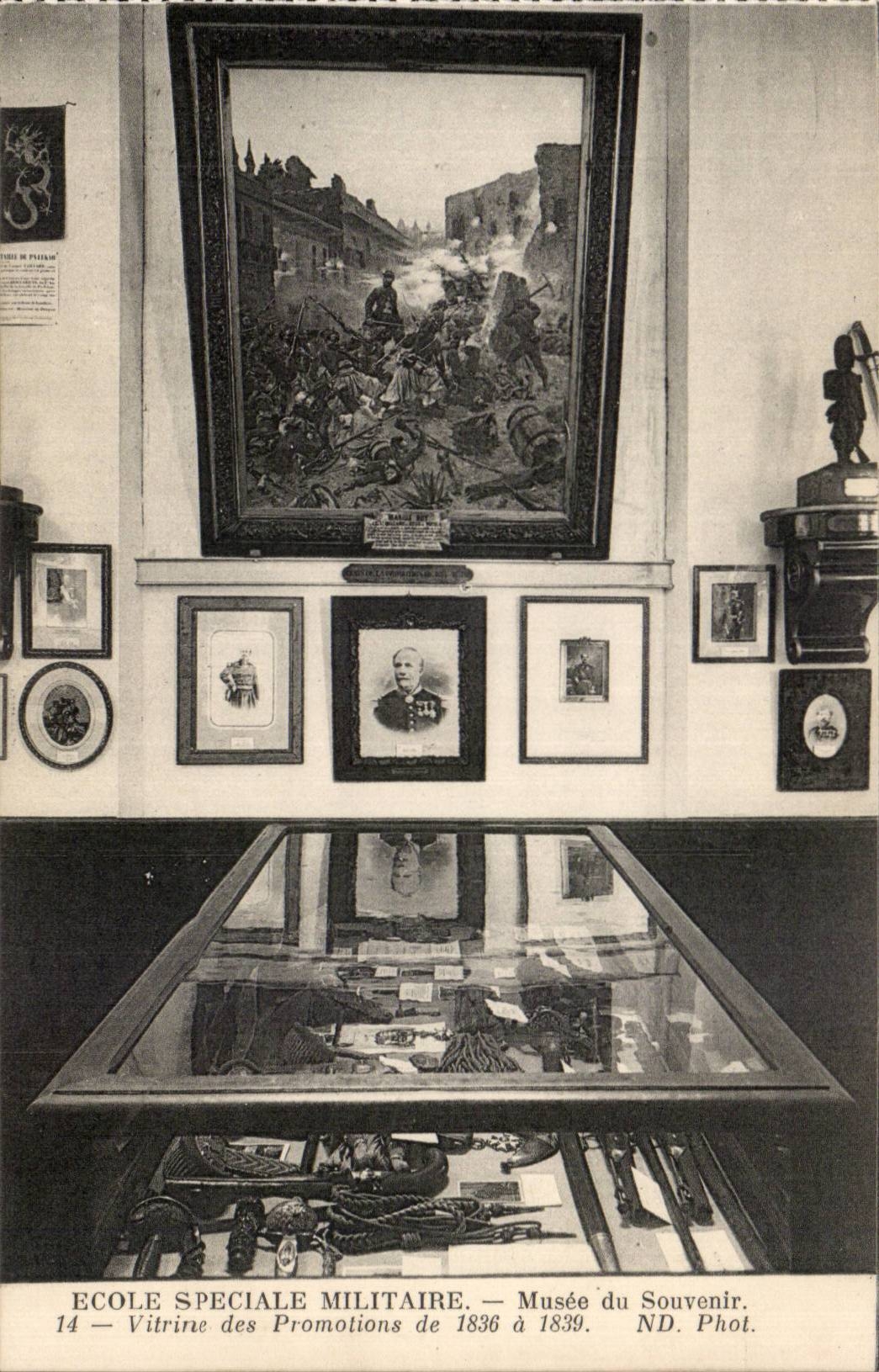 Saint Cyr - Ecole Speciale Militaire - Vitrine des Promotions de 1836 - CPA