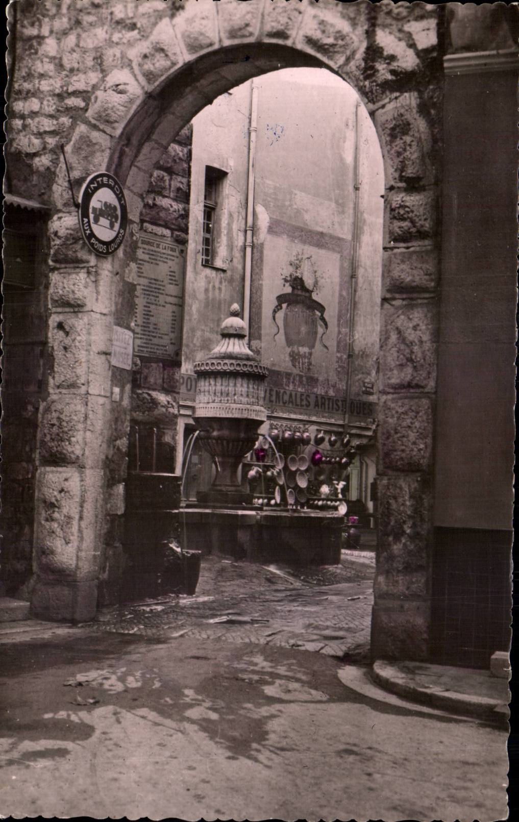 Vence - la fuente de Peyrs - CPA