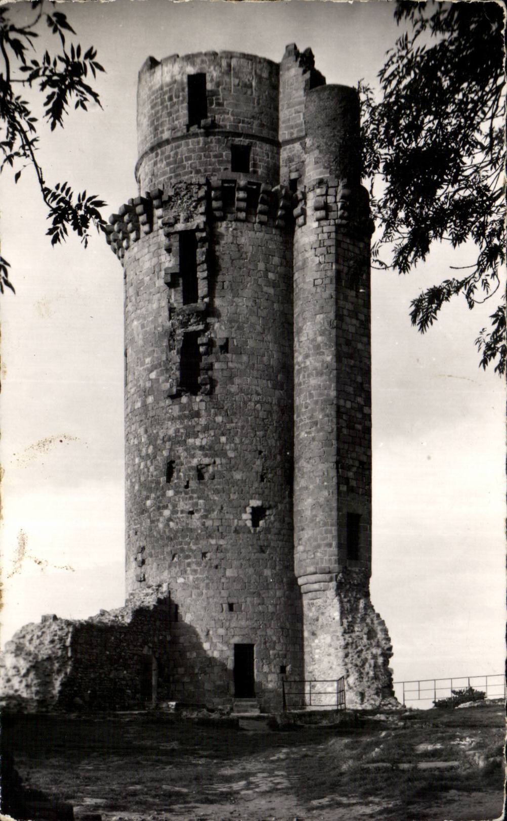 CPSM Montlhery la torre del castillo