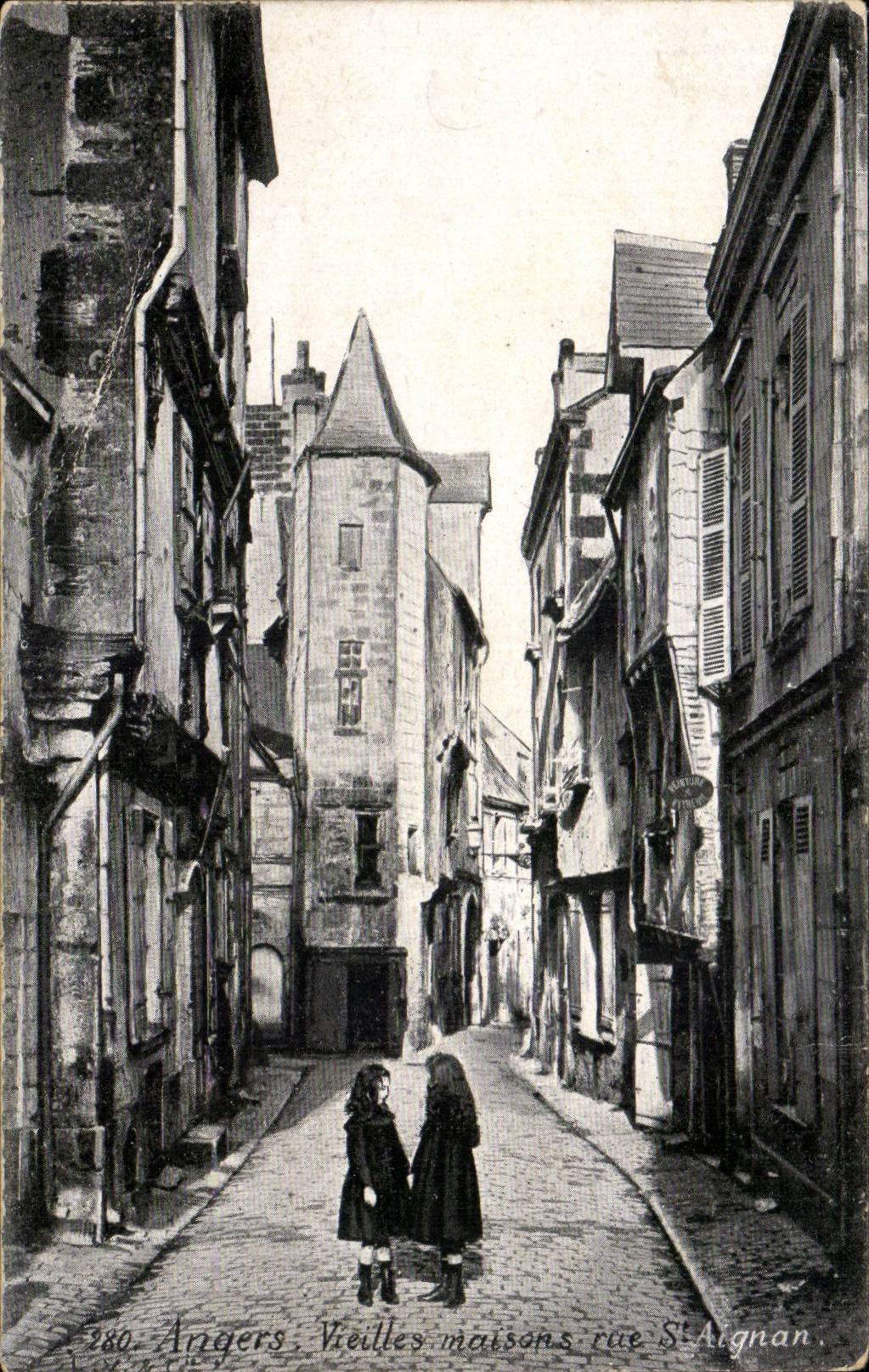 CPA Angers Old women houses Street St Aignan