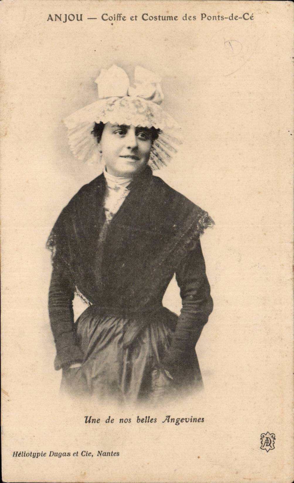 CPA Anjou Coiffe et costume des Ponts de Ce Une de nos belles angevines Folklore