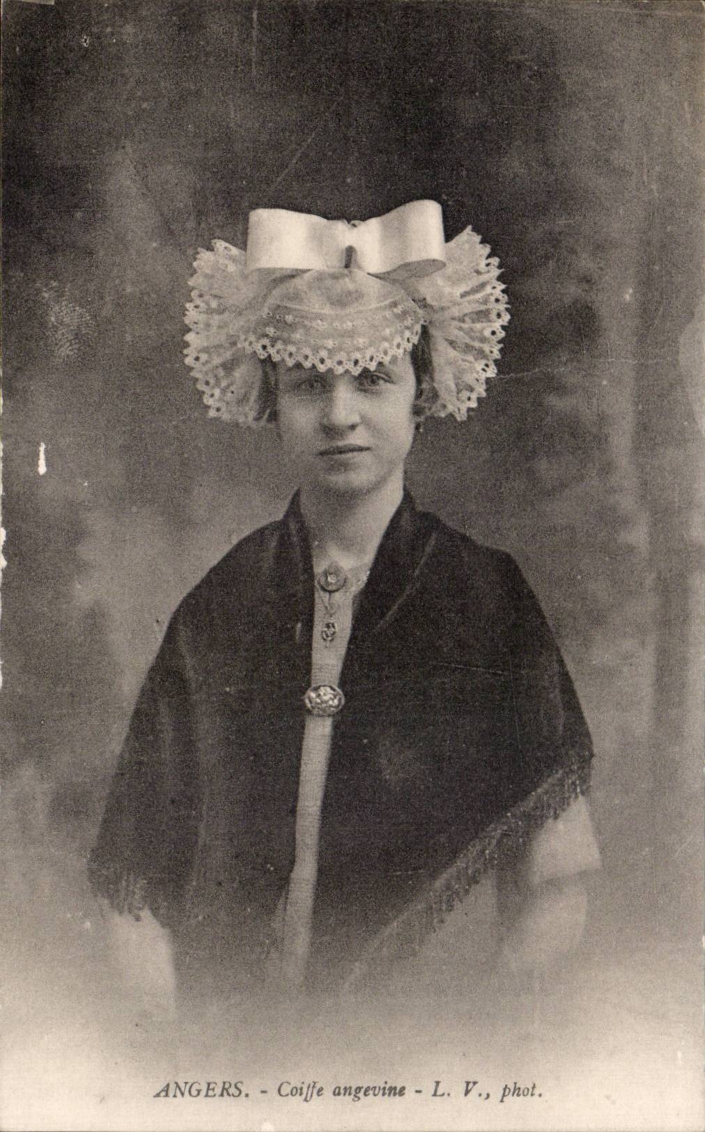 CPA Angers Caps angevine Folklore