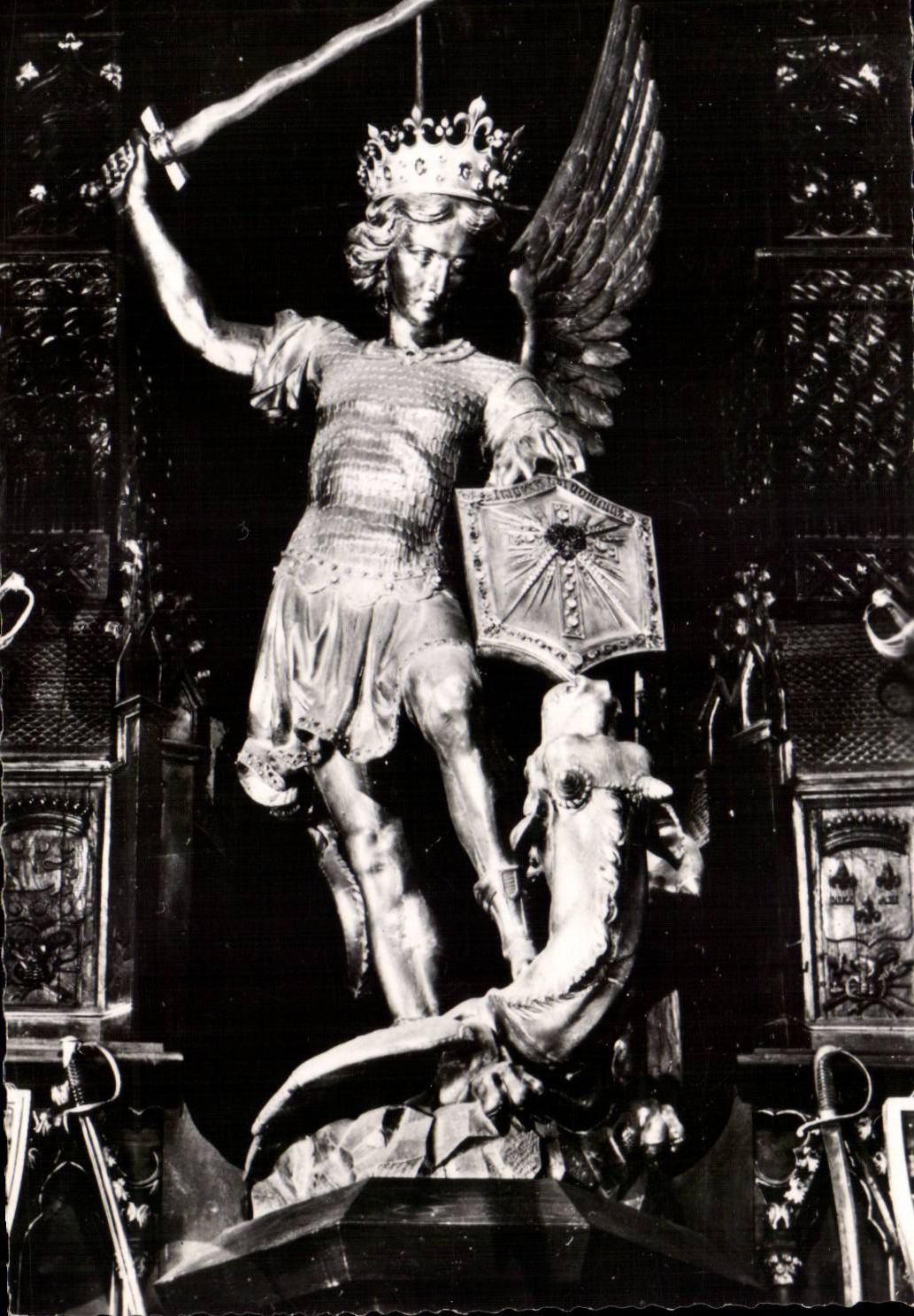 CPSM Mont Saint Michel Eglise paroissiale Statue de l archange