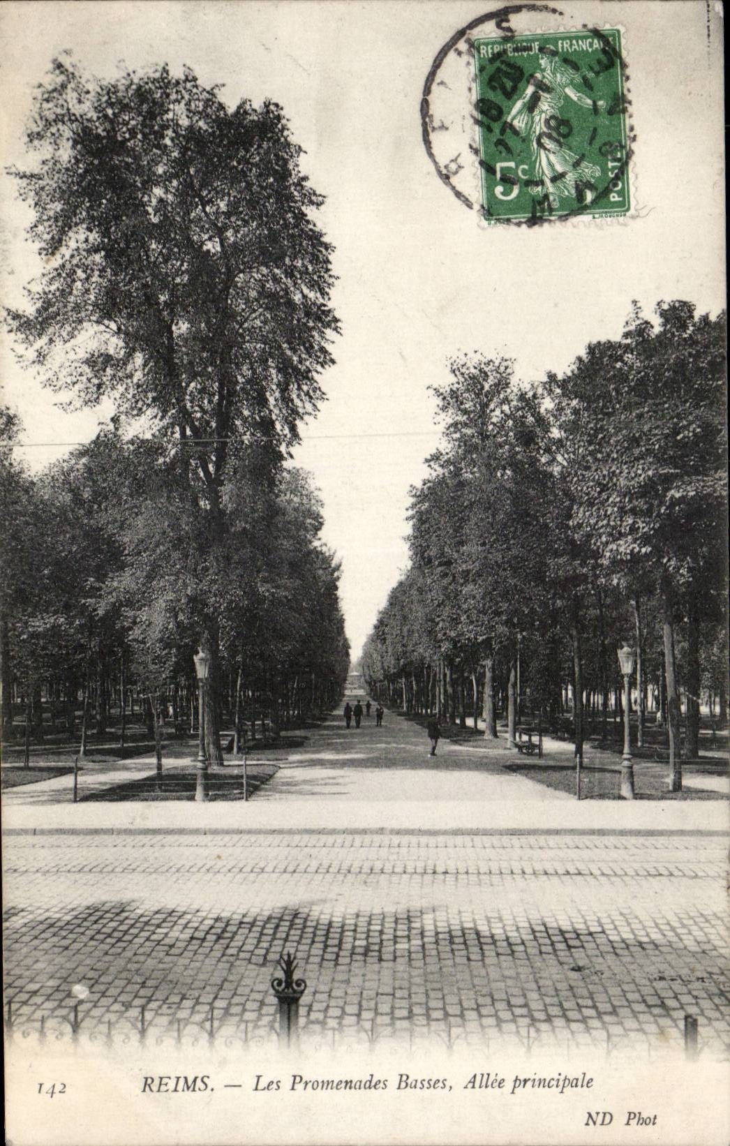 CPA Reims Low walks Allee principal