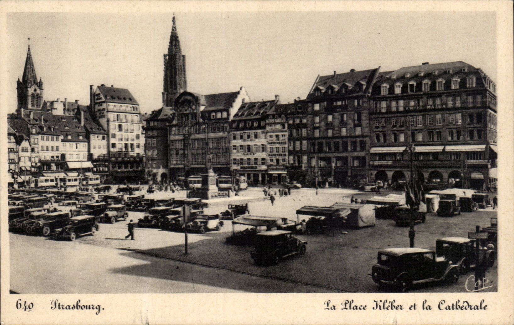 CPA Strasbourg the Kleber place and the cathedral