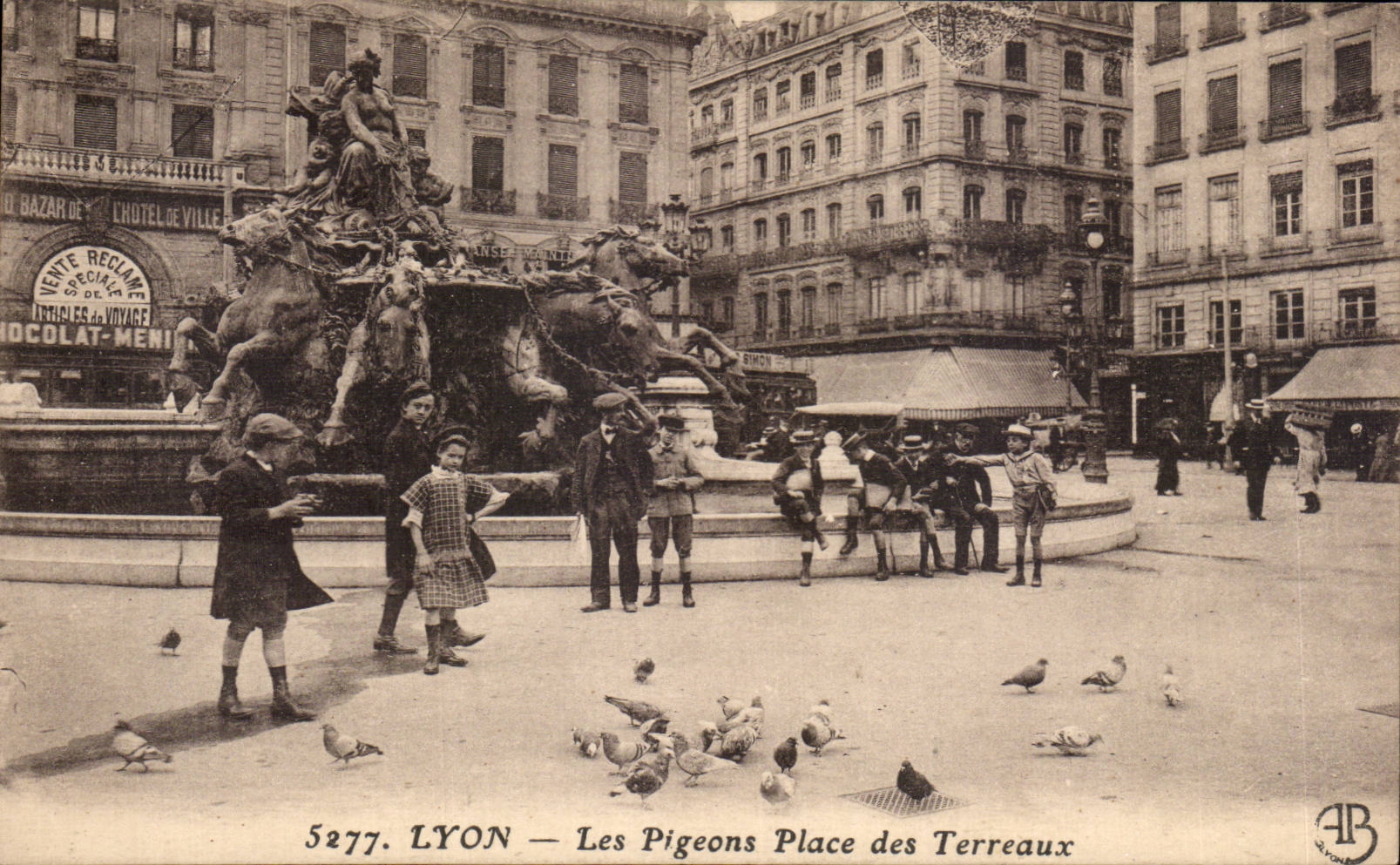 CPA Lyon the pigeons places Composts