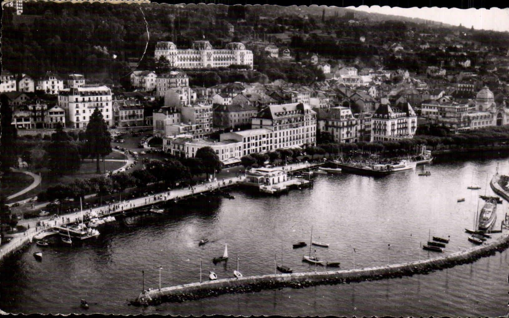 CPSM Evian les Bains Seen air on the port and the hotels