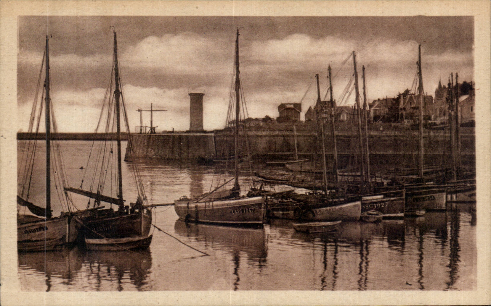 Croix de Vie - Conte jour sur le Port - CPA