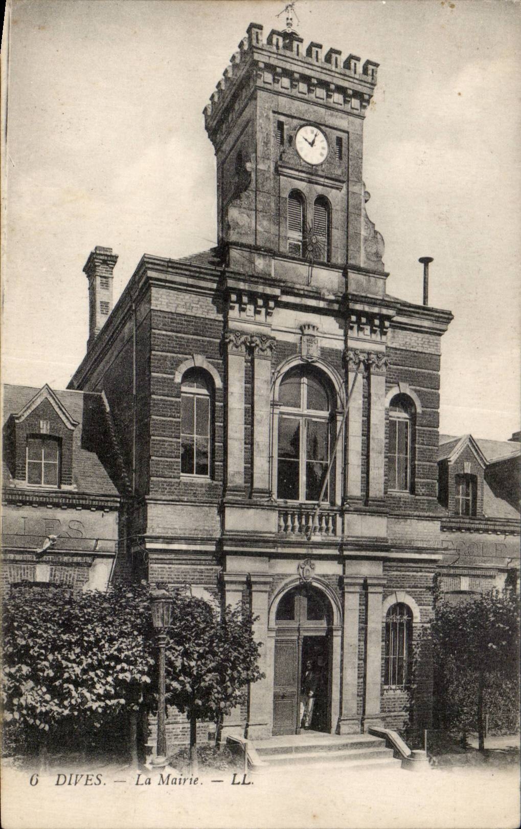 Dives - La Mairie - CPA