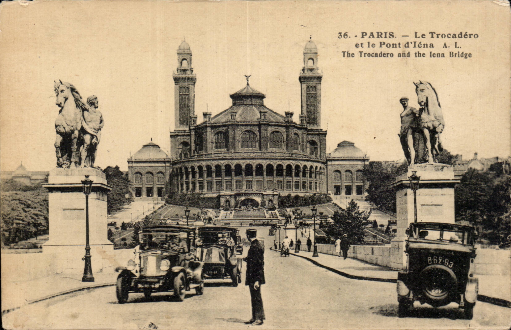 Paris - 16 - Le Trocadero Automobile - CPA