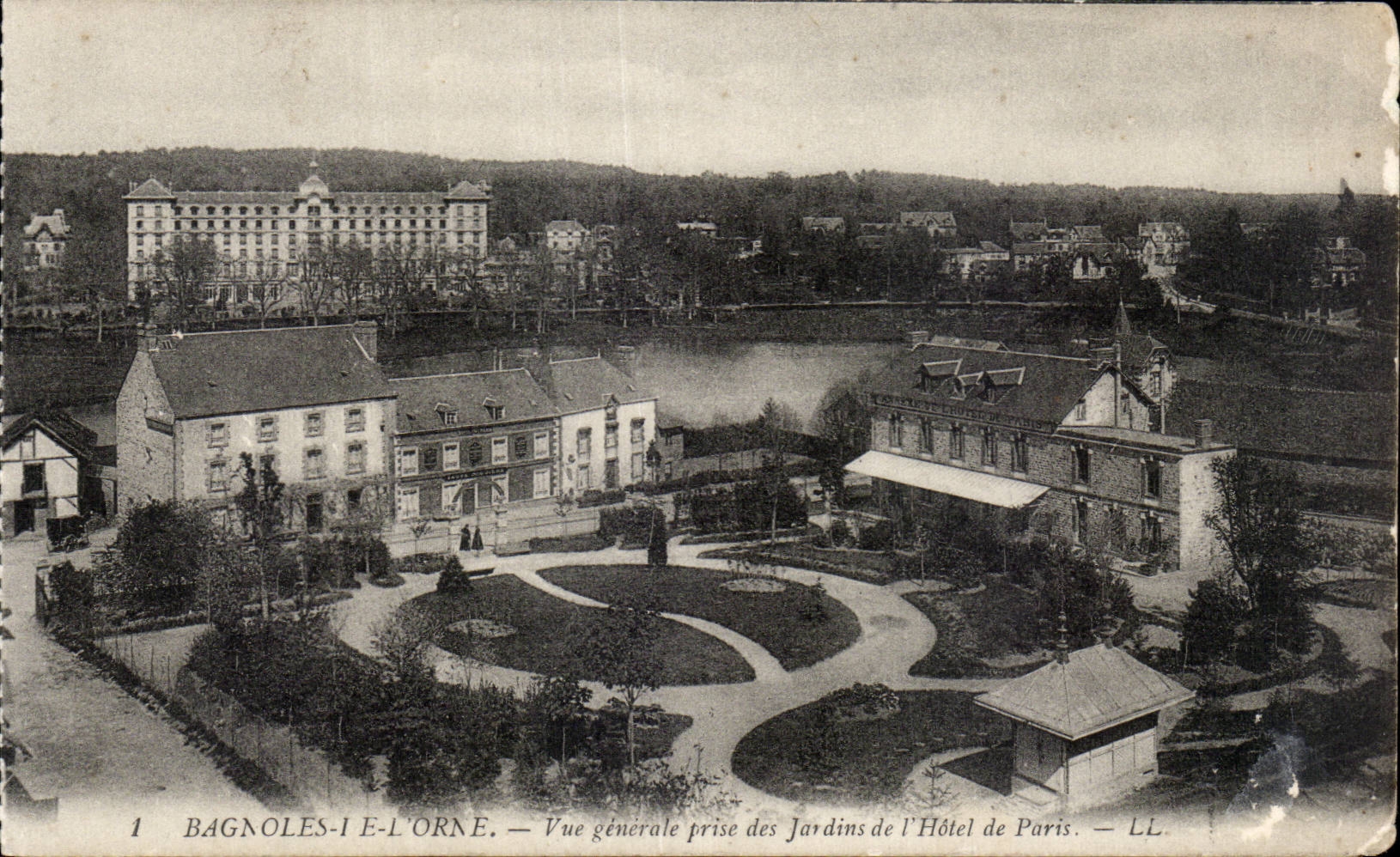 Bagnoles de l Orne - Vue Generale prise des Jardins de l Hotel de Paris - CPA