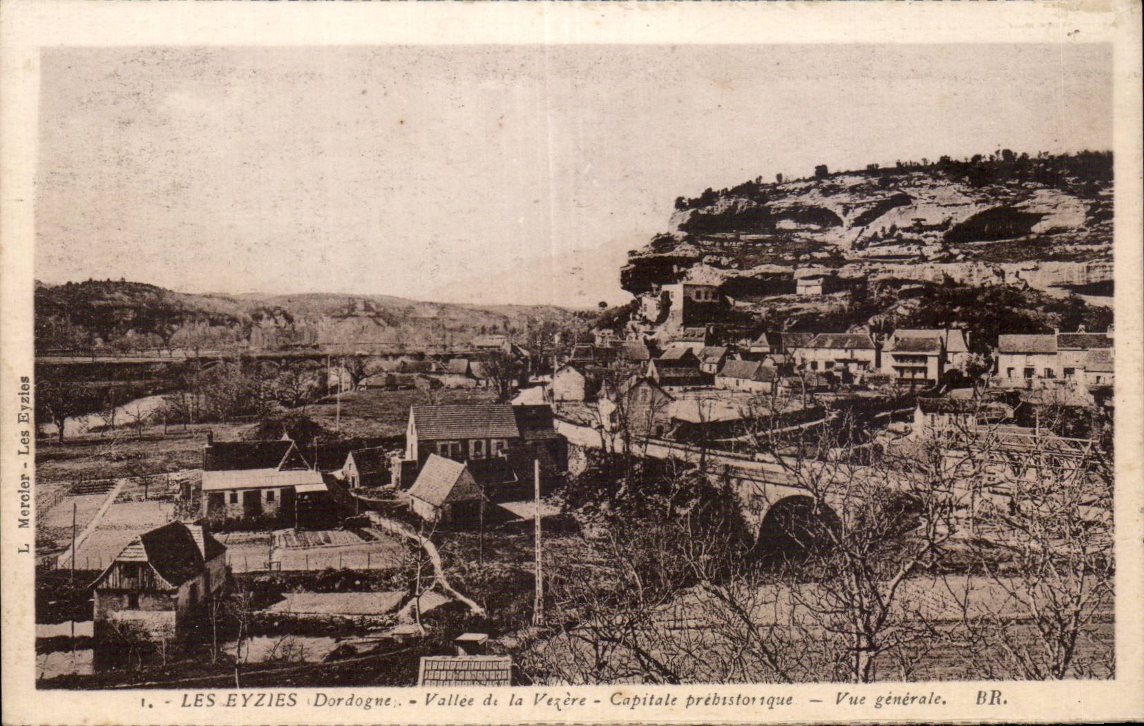 CPA Les Eyzies Vallee de la Vezere Capitale prehistorique Vue generale