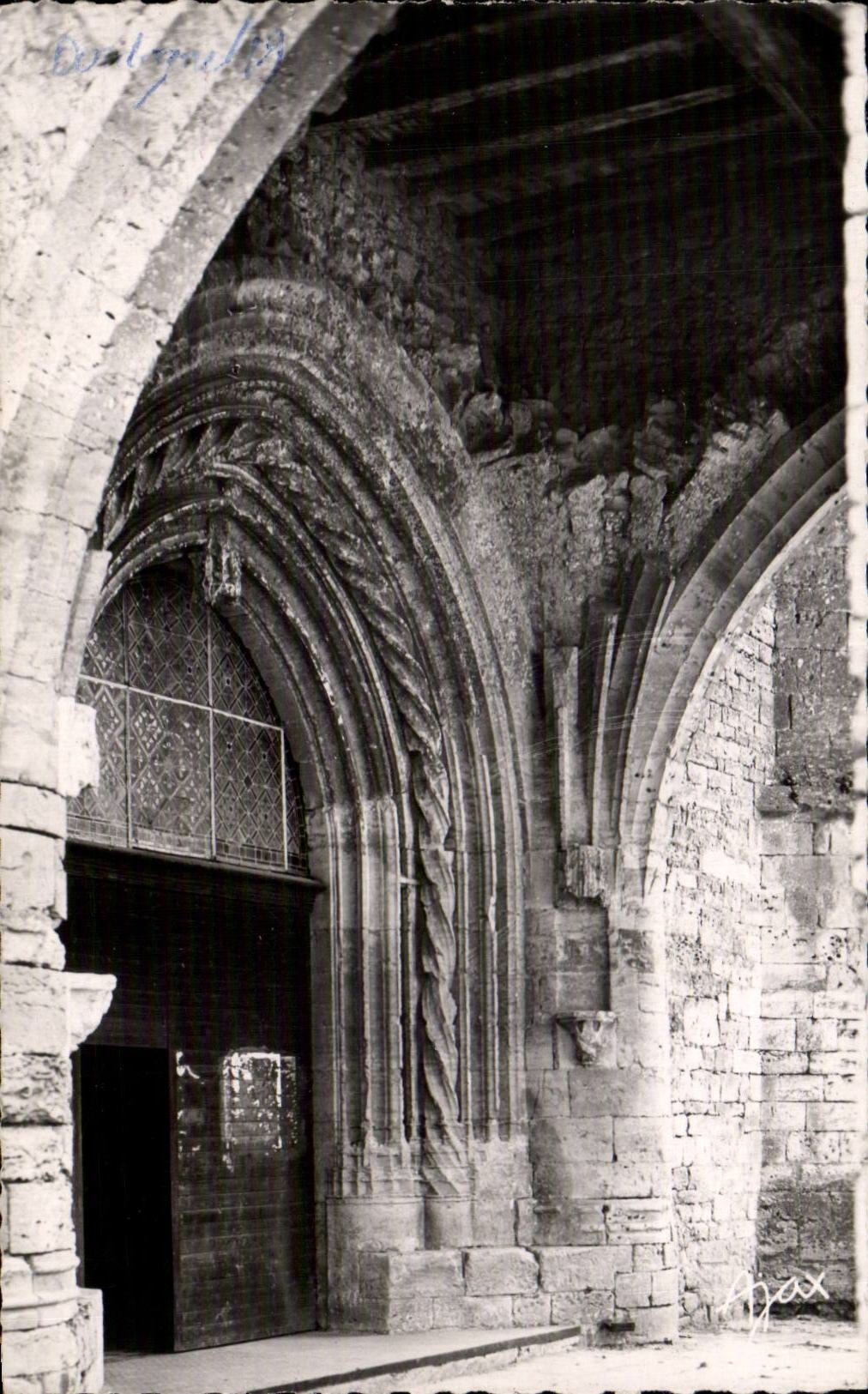 CPSM Belves Le porche de l eglise