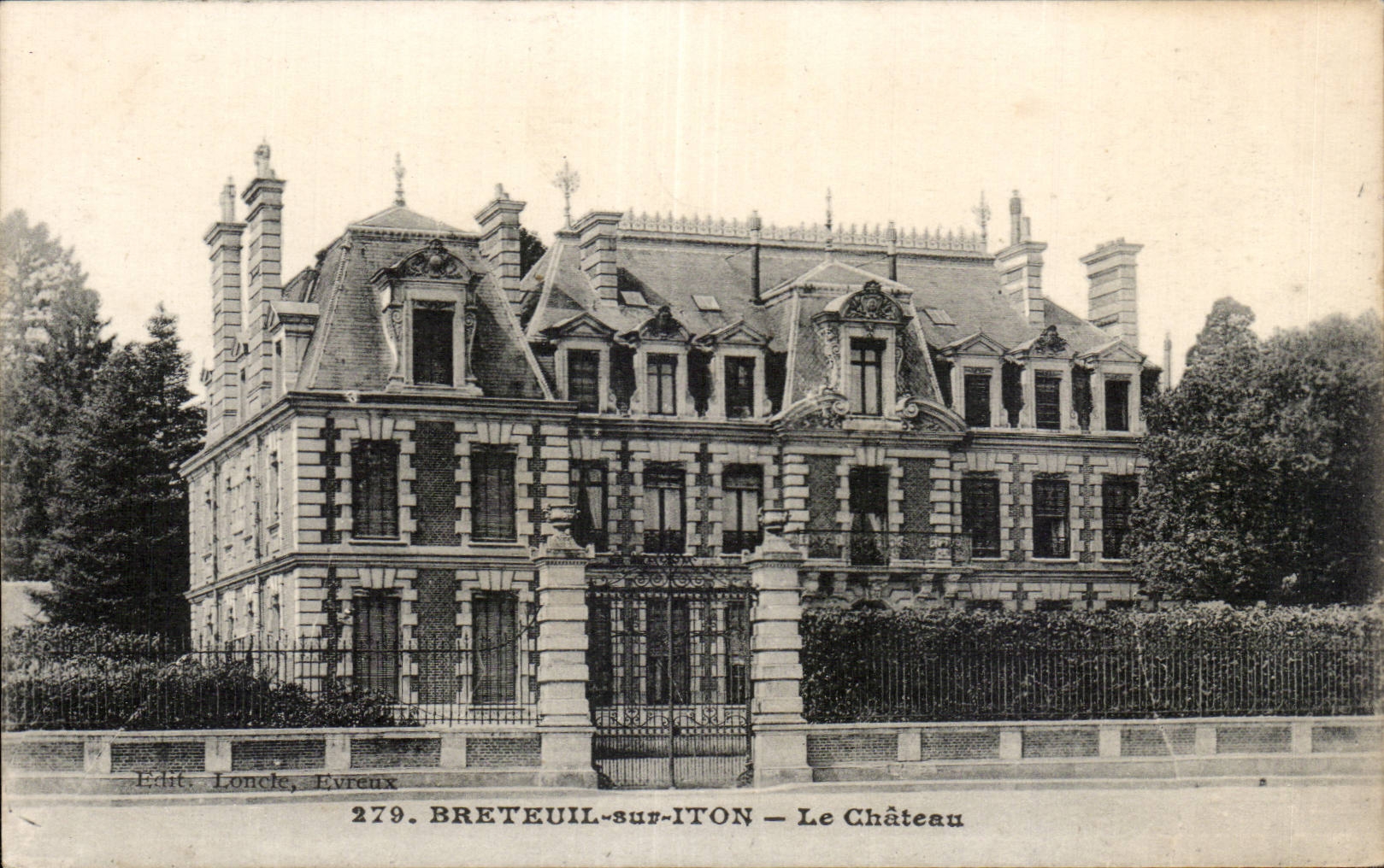 CPA Breteuil on Iton the castle