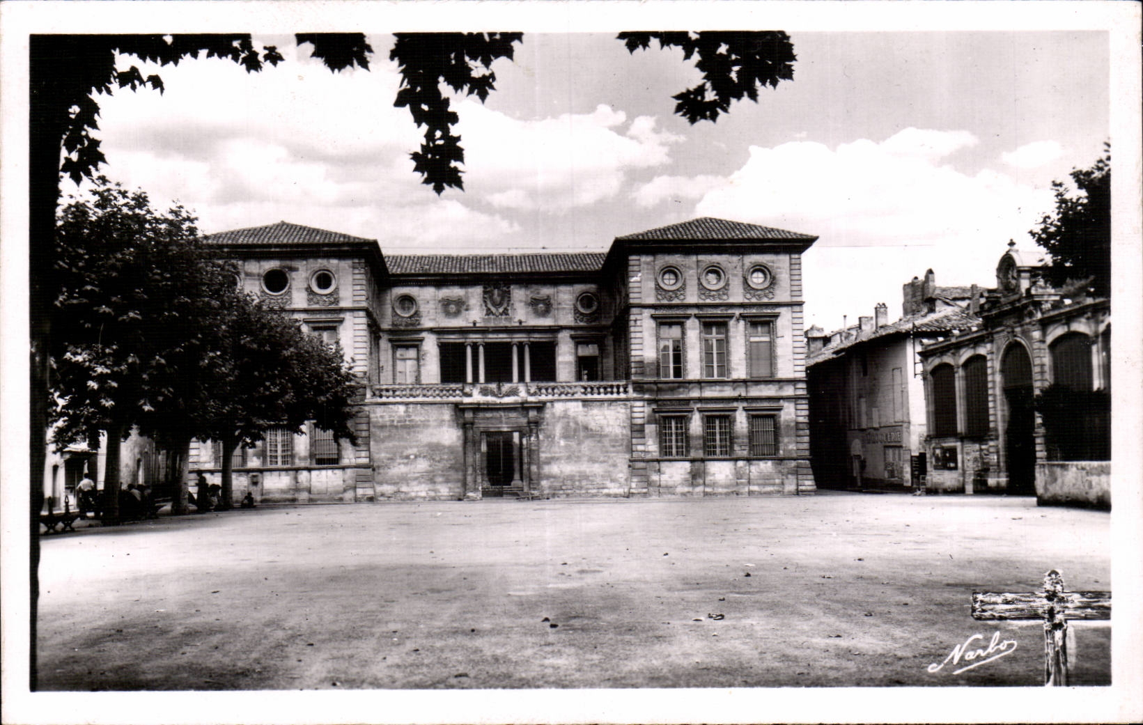 Mercados del ayuntamiento de CPSM Beaucaire (buhardilla 1679)