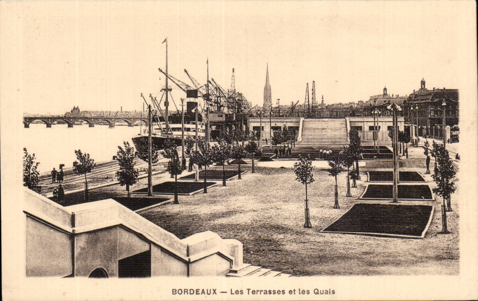 Bordeaux - Terraces and Quays - CPA