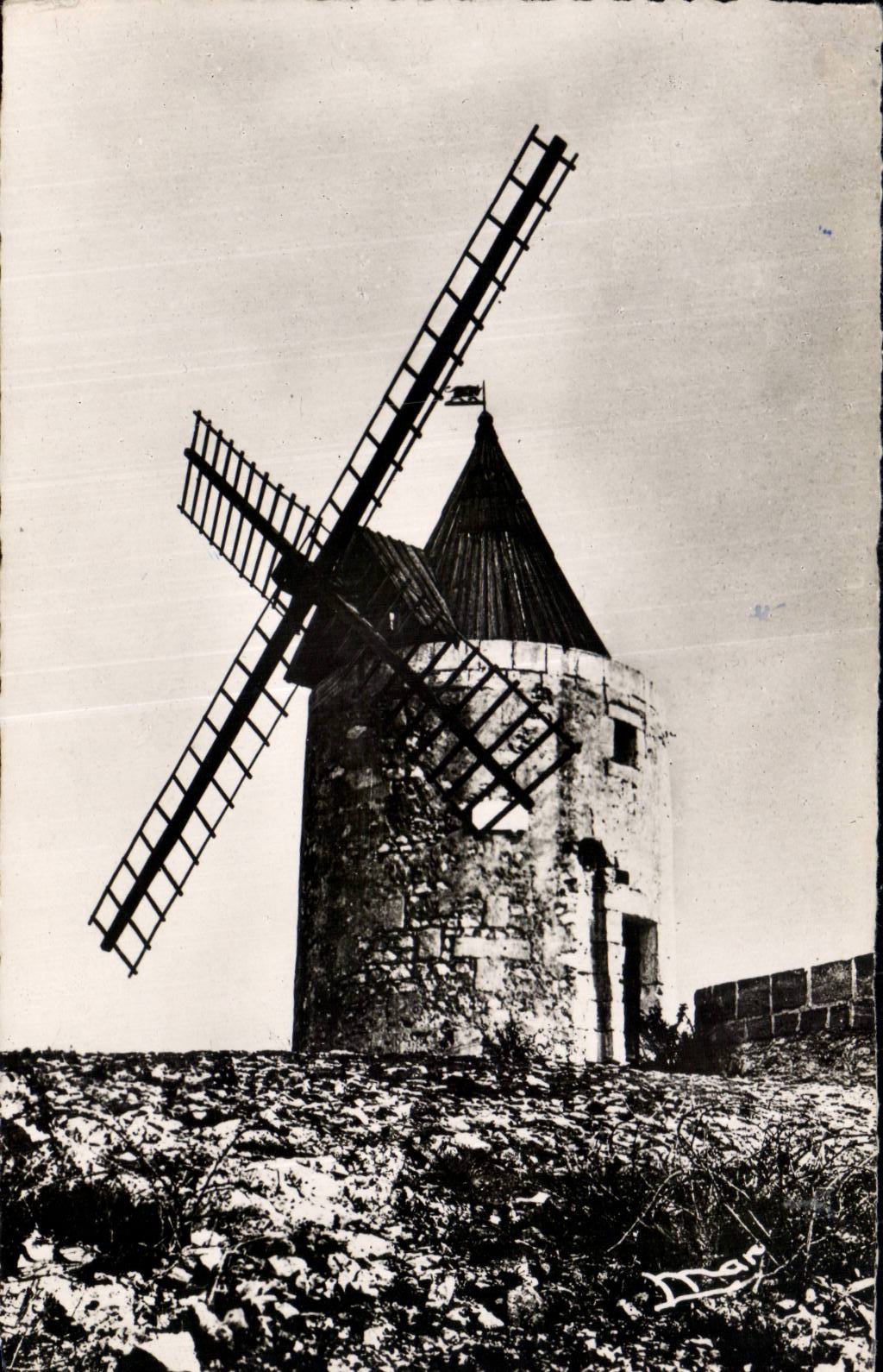 CPSM Environs d Arles Le moulin de Daudet