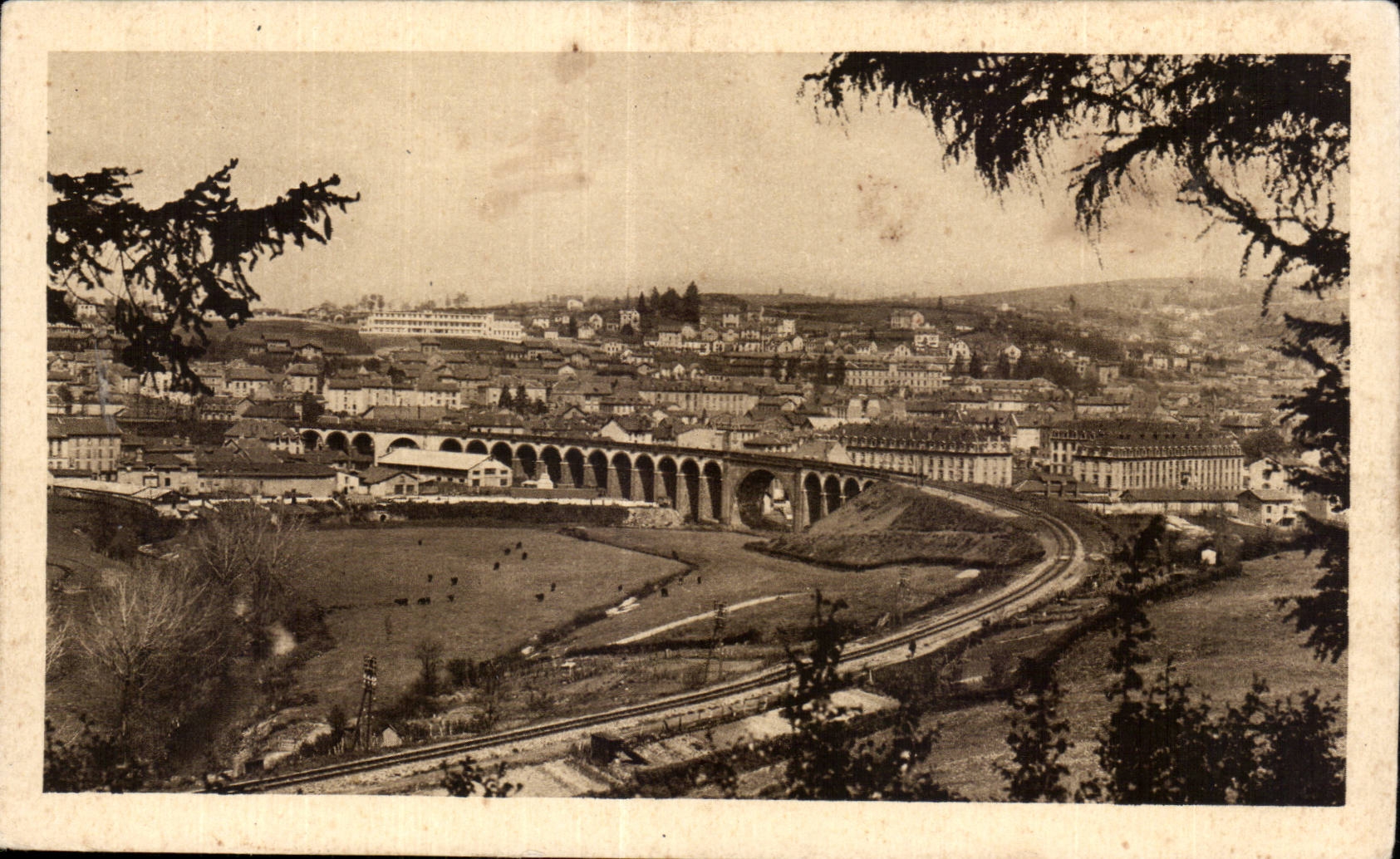CPA Cantal Vue generale Le viaduc