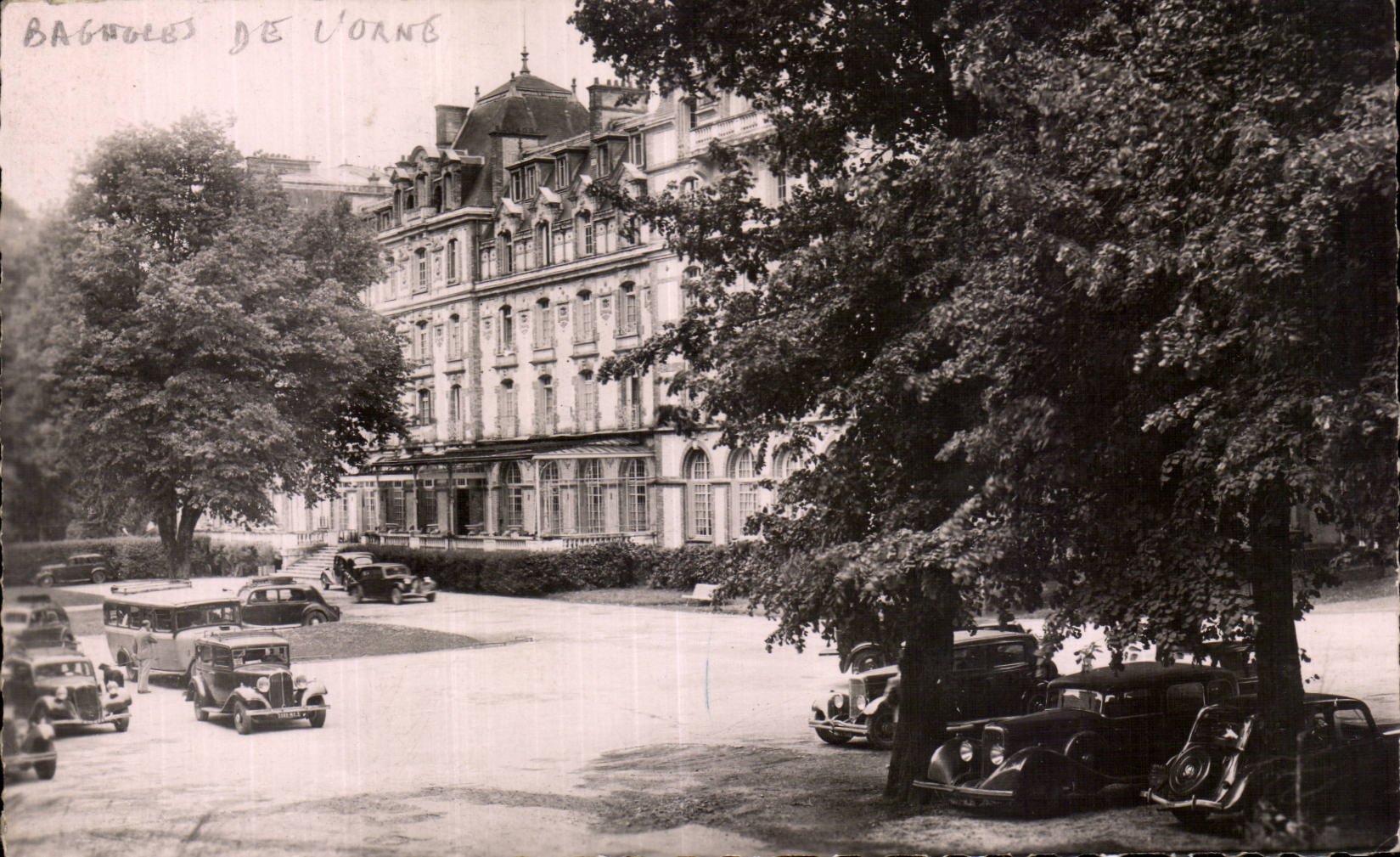 CPSM Bagnoles of decorates Hotel of the Thermal baths