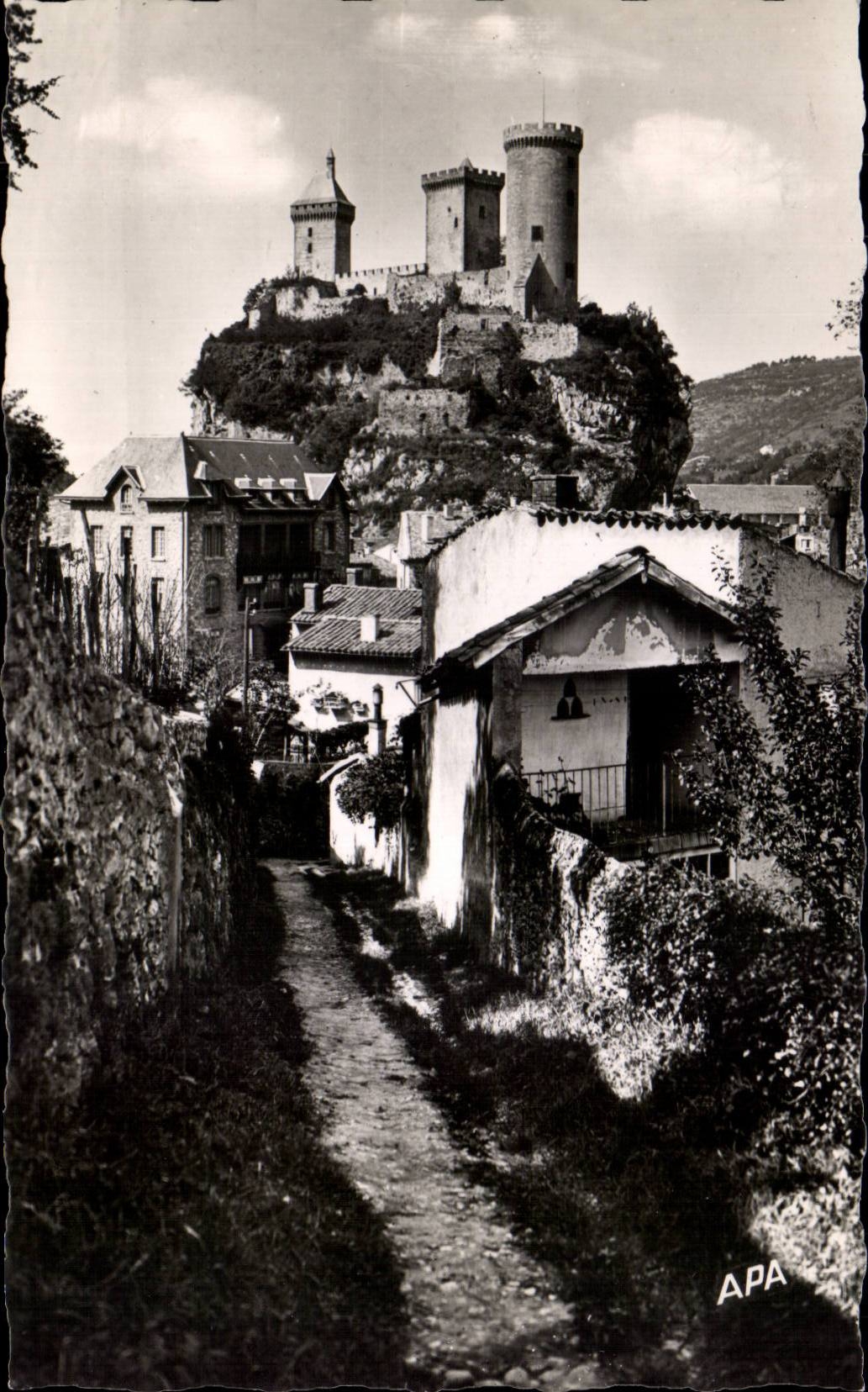 CPSM Foix Le chateau vu du chemin Notre Dame