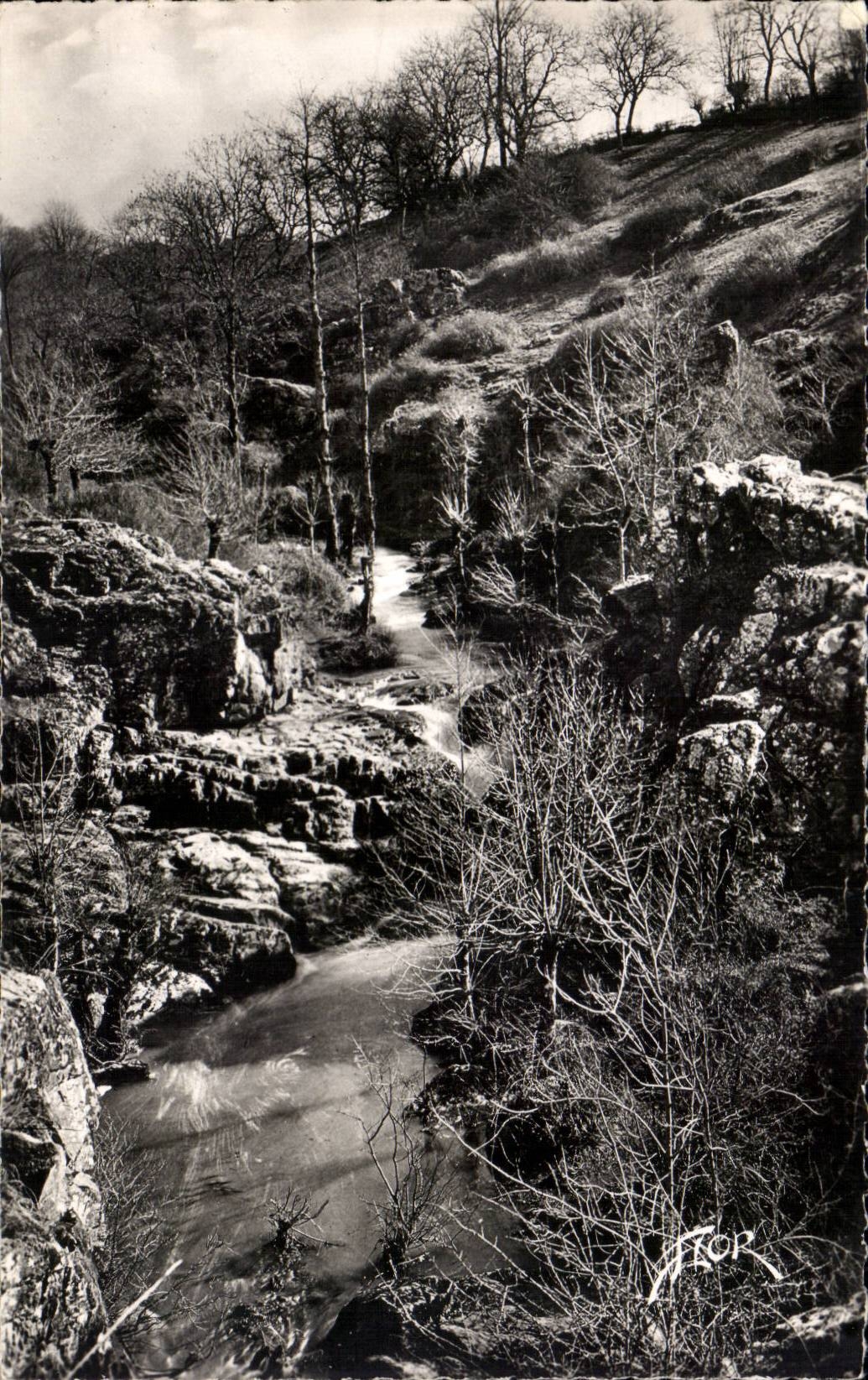 CPSM Saint Maixent school the well hell