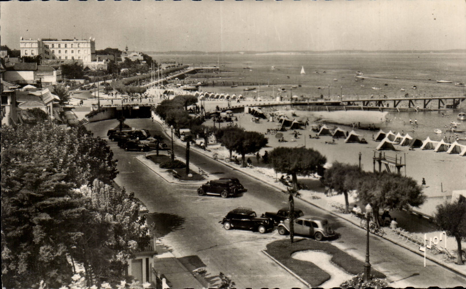 CPSM Arcachon Vue generale du boulevard promenade