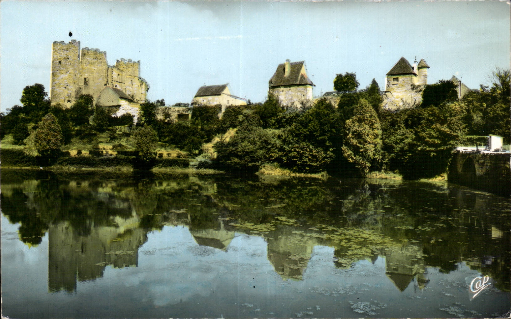 CPSM Boirbon l Archambault L etang et le chateau