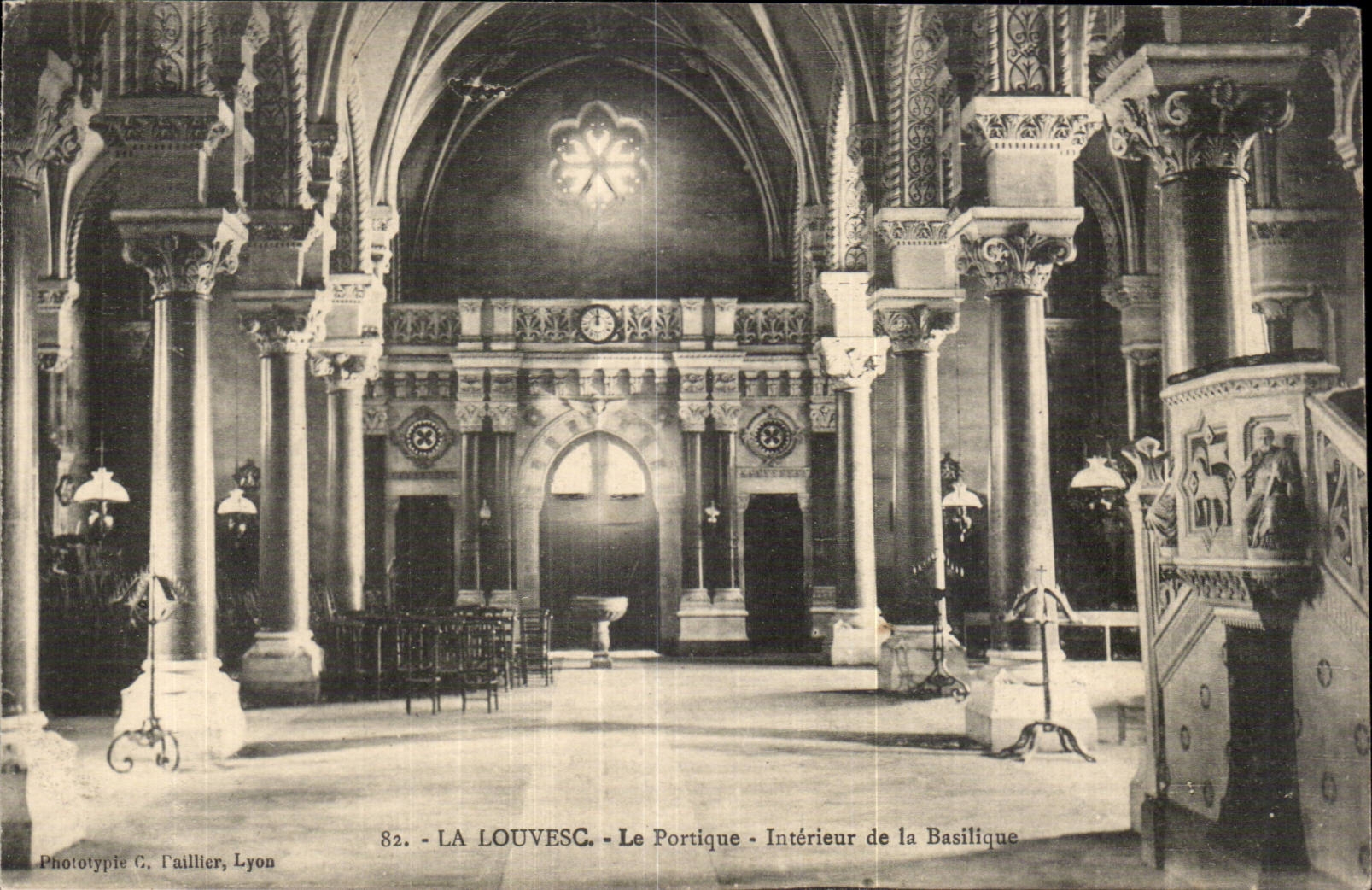 CPA La Louvesc Le portique Interieur de la basilique
