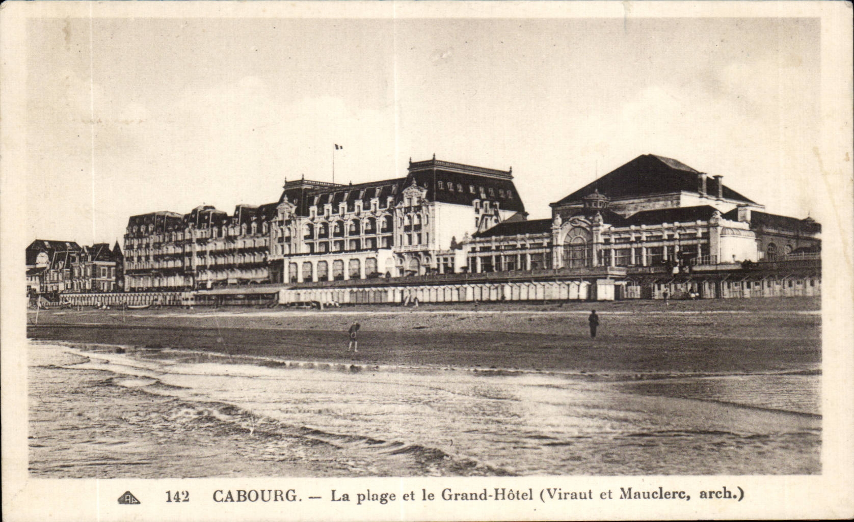 CPA Cabourg la playa y el hotel grande (Viraut y Mauclerc)