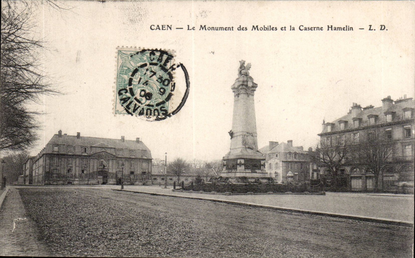 CPA Caen el monumento de los moviles y de los cuarteles de Hamelin