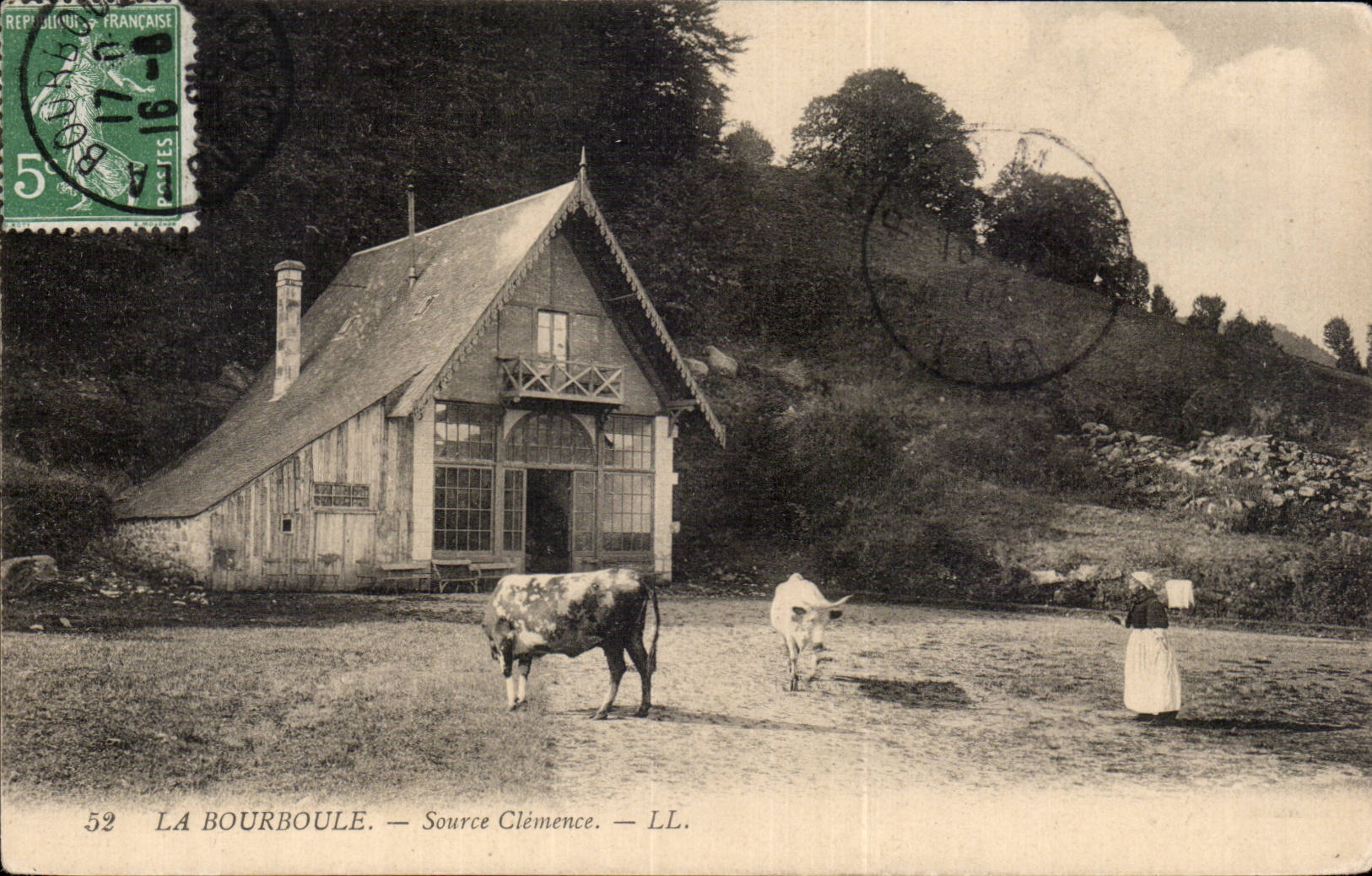 CPA La Bourboule Source Clemence Vache