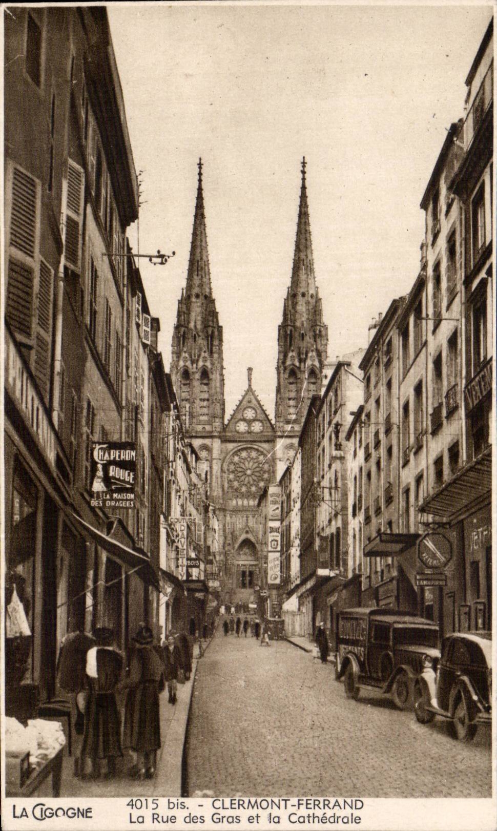 CPA Clermont Ferrand the street of the Fats and the cathedral