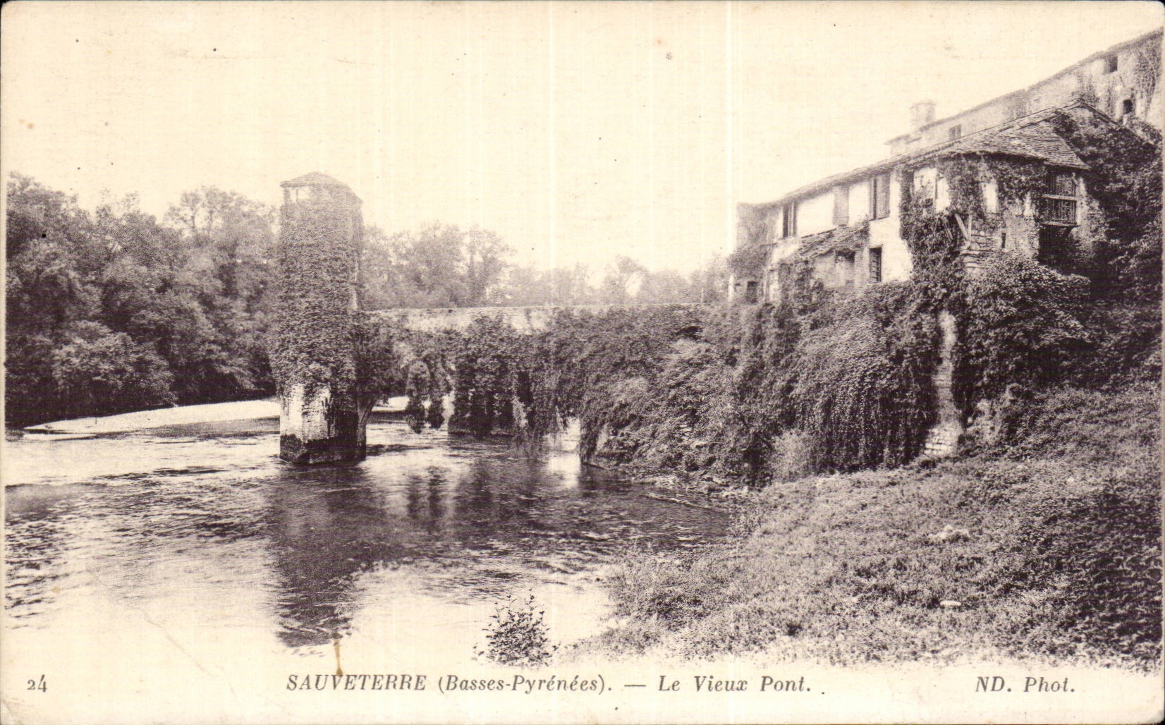 CPA Sauveterre the old bridge