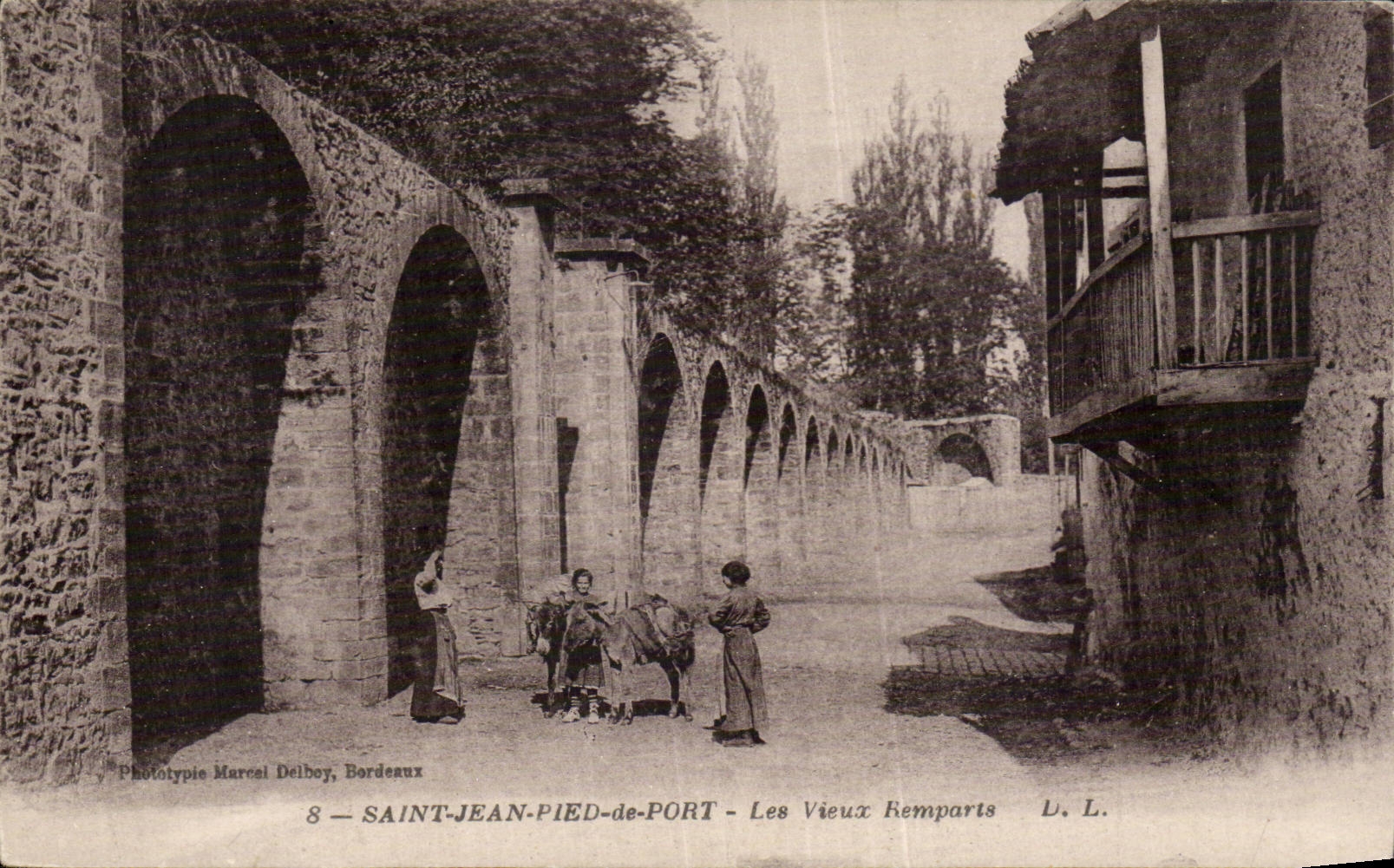 CPA Saint Jean Foot of Port the old walls Ass Donkey