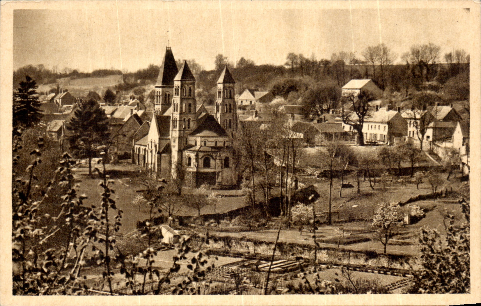 Iglesia vieja de la abadia de la iglesia de CPA Morienval Notre Dame de benedictinos