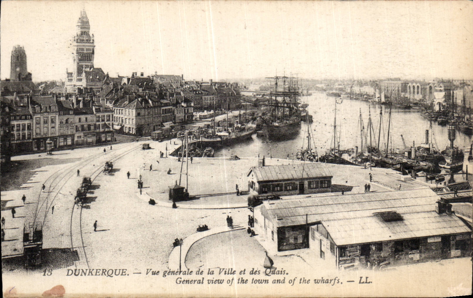 CPA Dunkerque Vue generale de la ville et des quais 
