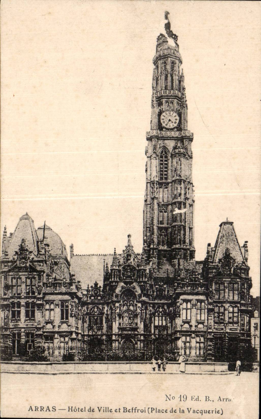 CPA Arras Hotel de ville et befroi (place de la Vacquerie)