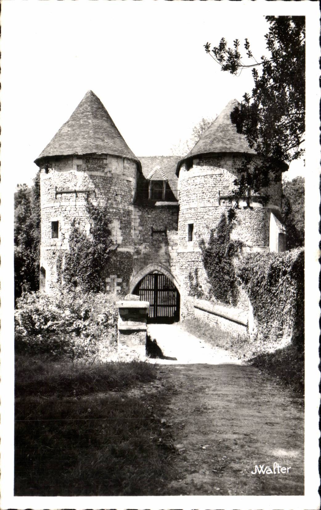 CPSM the castle Harcourt Church fortiiee of enclosure Field of academy agriculture of France