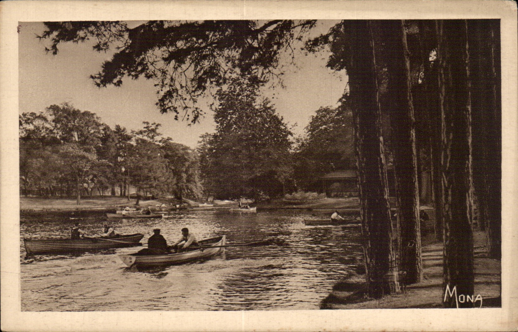 CPA Paris Bois de Boulogne a boating