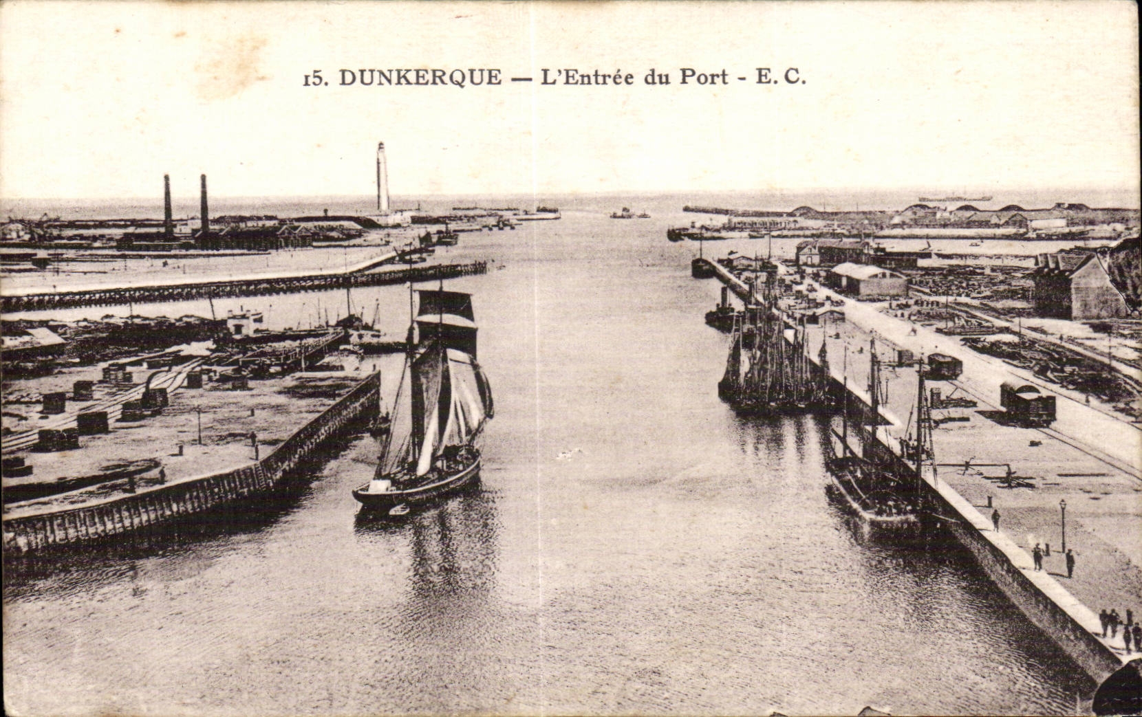 CPA Dunkerque l entree du port