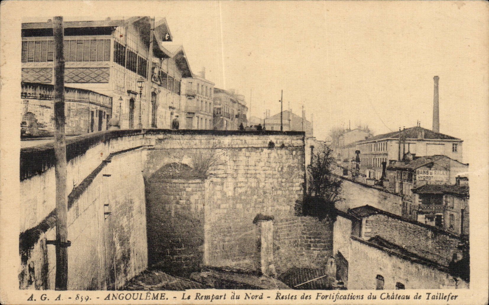 CPA Angouleme the rampart of North Remainders of the fortifications of the castle of Taillefer