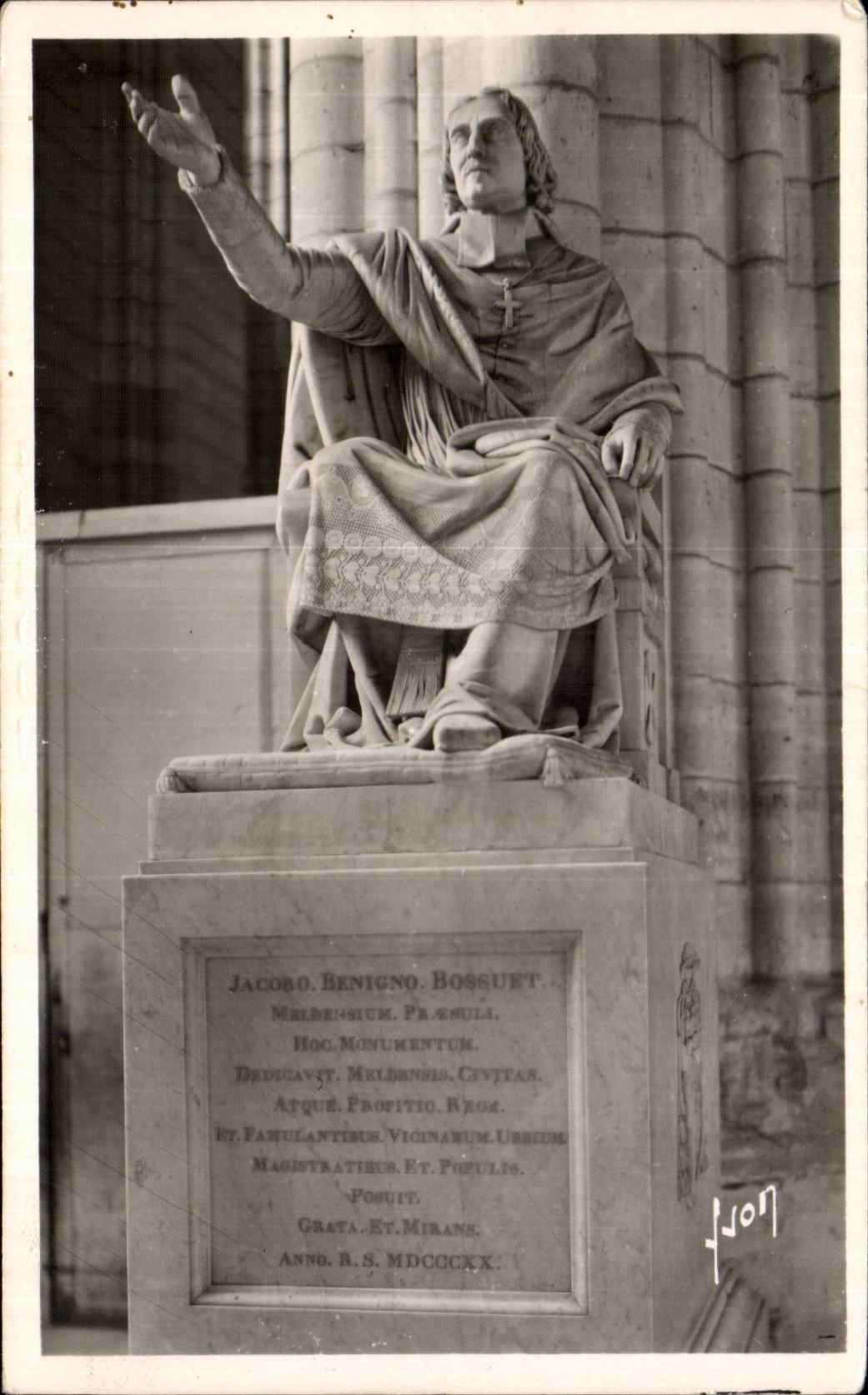 Meaux - La Cathedrale - Statue de Bossuet - CPA
