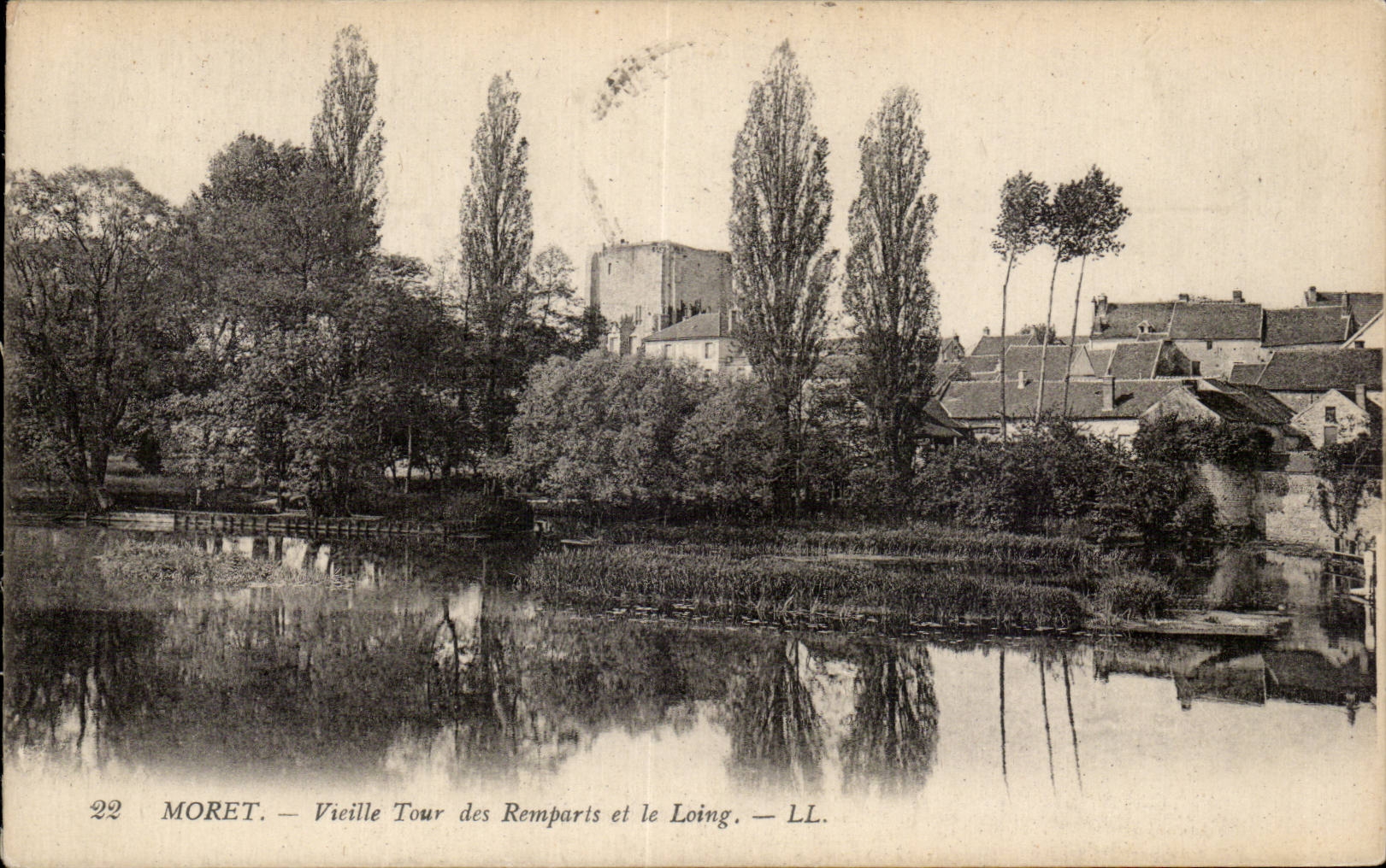 Moret sur Loing - Vieille Tour des Remparts et le Loing - CPA