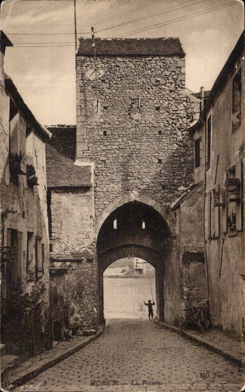 Moret sur Loing - La Poterne - CPA 