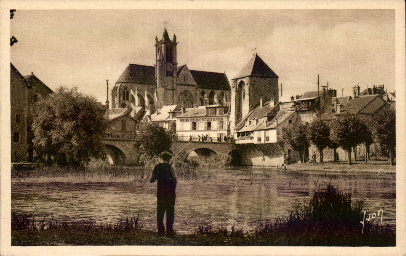 Moret sur Loing - La Ville vue de la rive droite du Loing Pecheur - CPA 