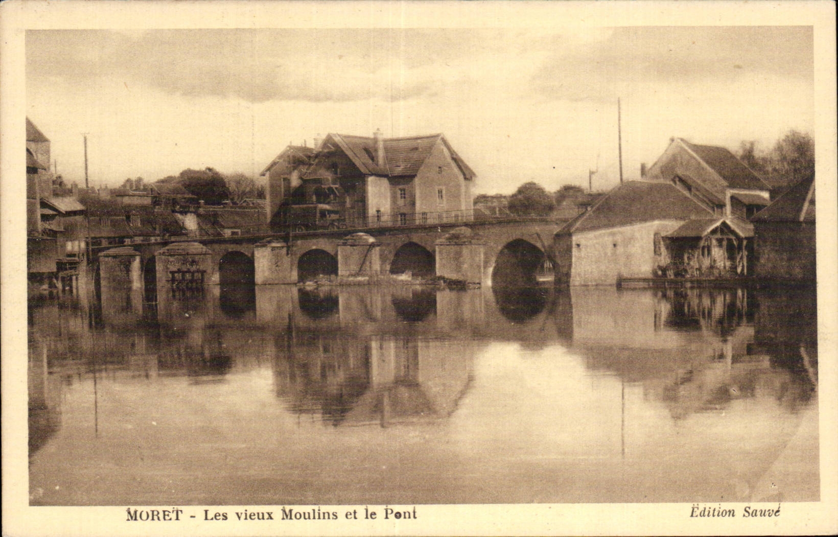 Moret sur Loing - Les Vieux Moulins et le Pont - CPA 