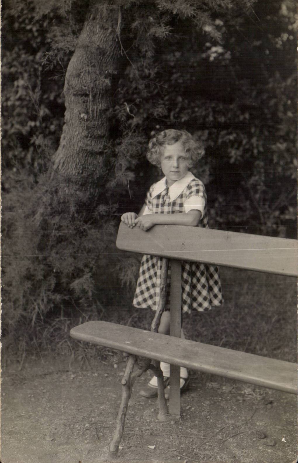 Real photo Child girl Montereau 1931 Suzanne Violot
